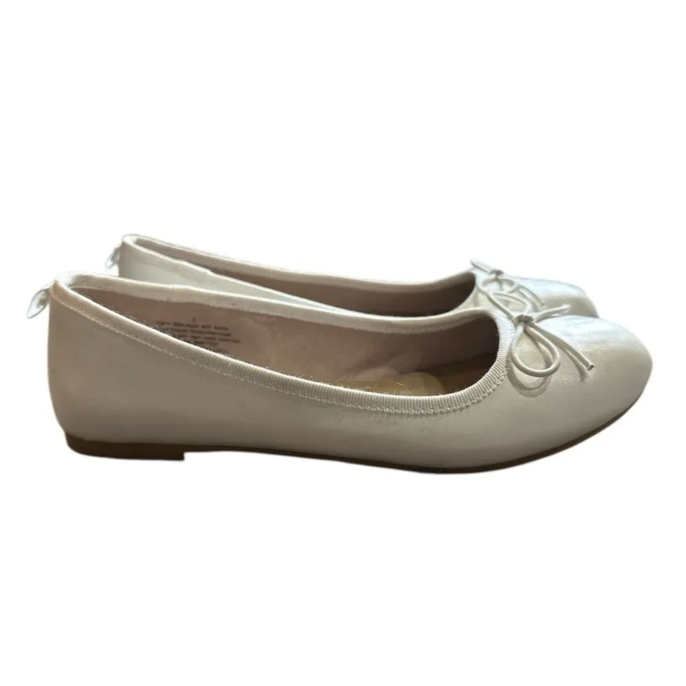 Cat & Jack Girls Sz 3 White Leather Ballet Round Toe Flats with Decorative Bow